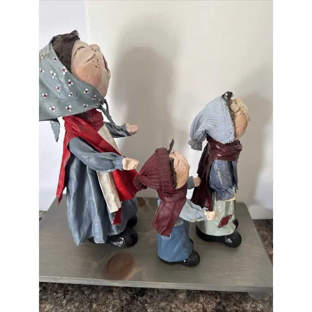 RARE VINTAGE PAPER MACHE CHRISTMAS CAROLERS FIGURES SET - UNIQUE - CUTE XMAS